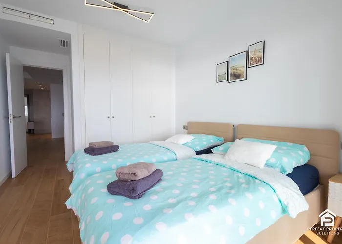Modern With Sea And Golf View דירה