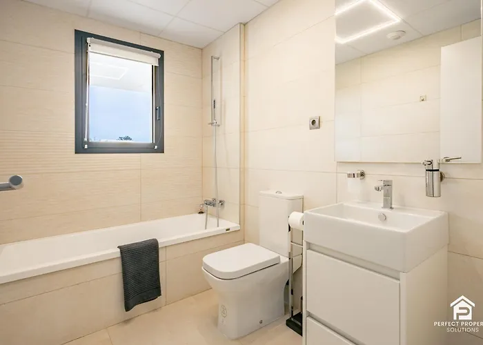 Modern With Sea And Golf View דירה